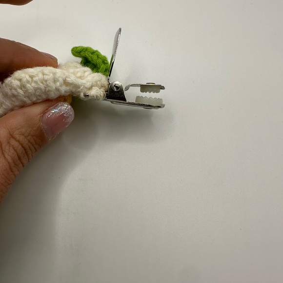 FLOWER CROCHET BABY GIRL PACIFIER HOLDER - Picture 5 of 5